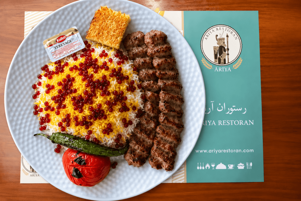 چلو کباب کوبیده با زرشک
